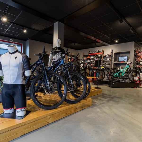 Dans notre vaste showroom, vous trouverez tout ce dont un cycliste passionné peut rêver: