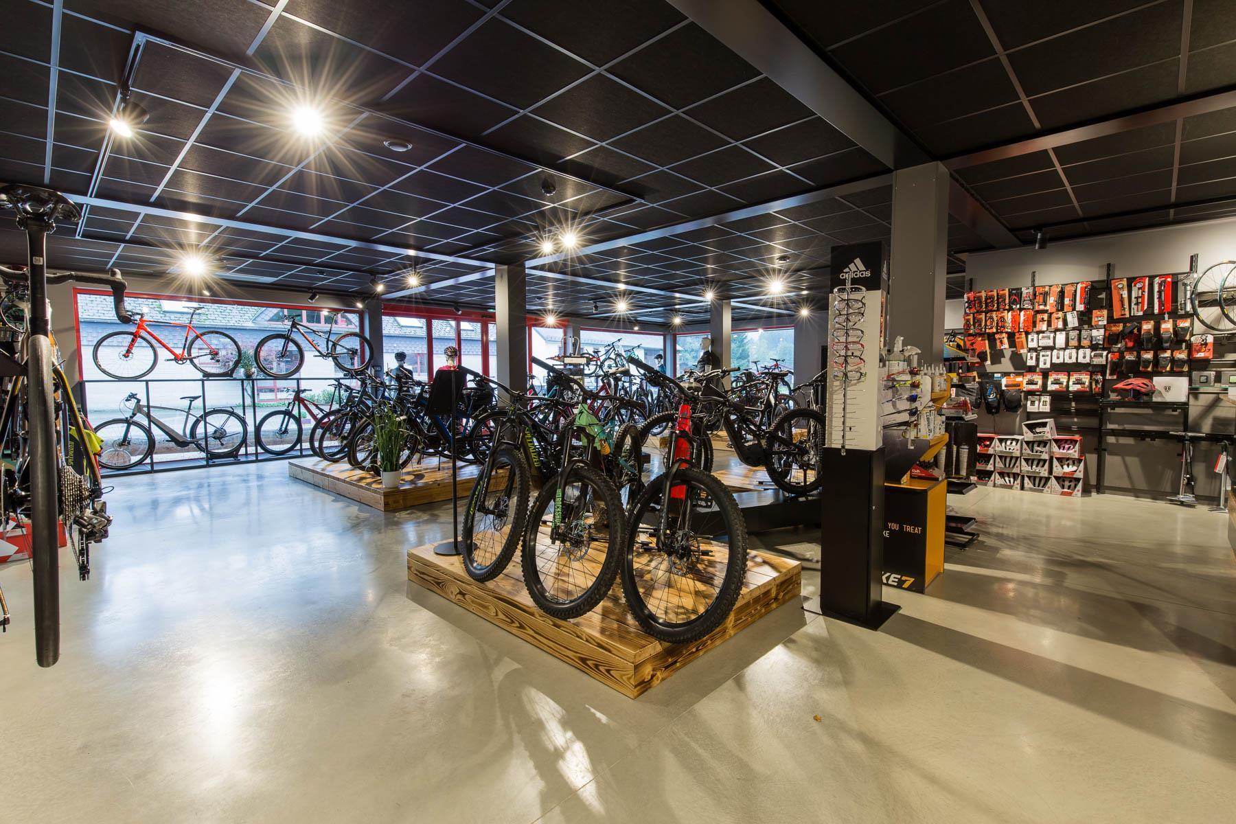 Showroom Racepoint vente de vélos Specialized et autres cycles sportifs